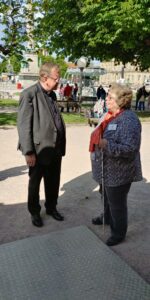 Weihbischof Eberlein im Gespräch mit Gerlinde Gregori